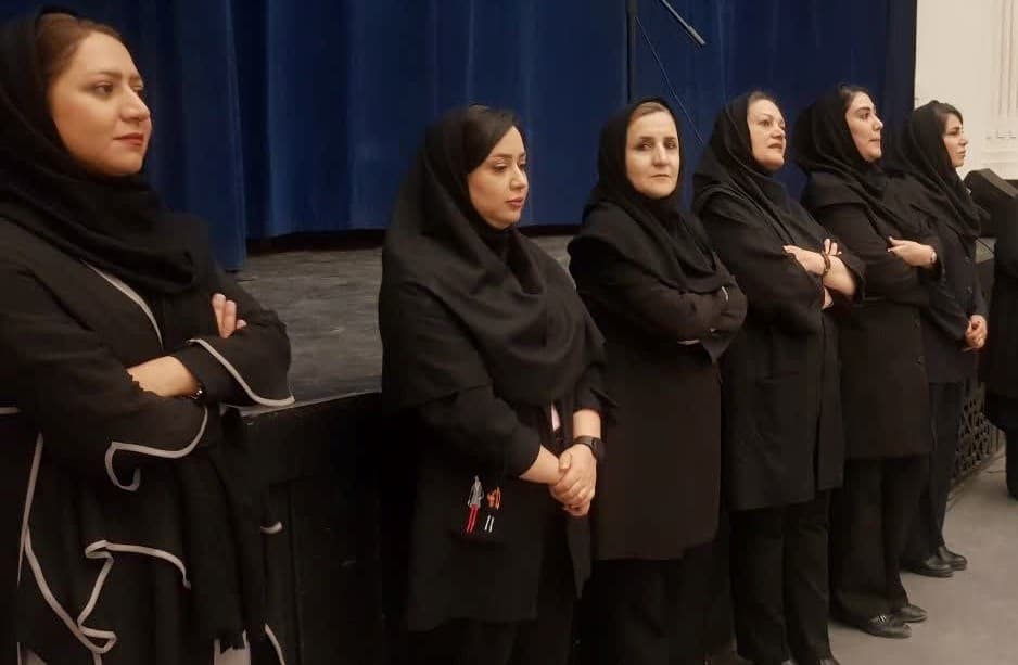 جلسه دیدار با اولیا و معارفه دبیران در تالار هنر به همراه تماشای تئاتر